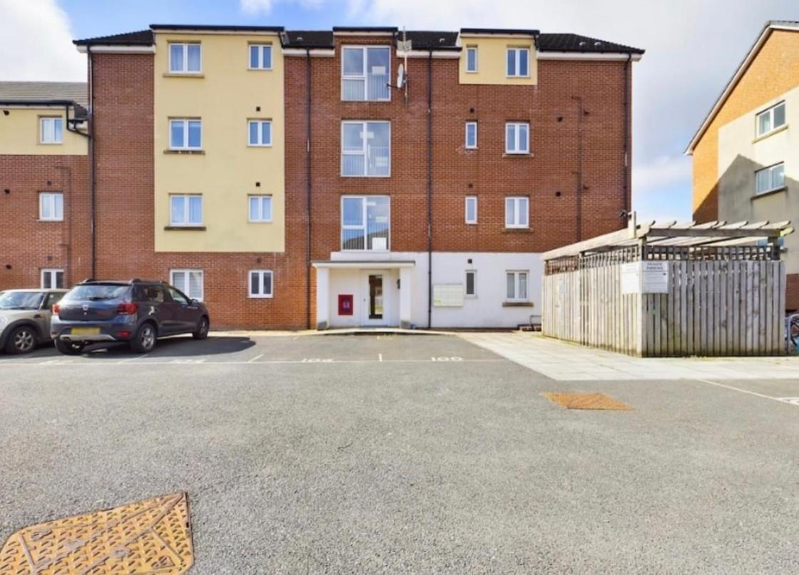 Modern 2 Bed City Apartment With Private Parking Swansea Exteriér fotografie