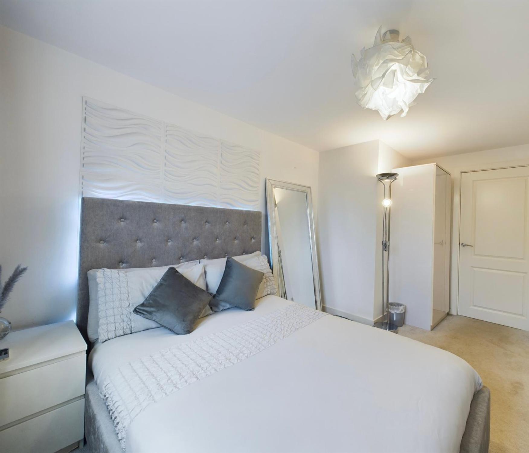 Modern 2 Bed City Apartment With Private Parking Swansea Exteriér fotografie